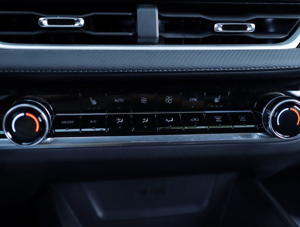 Used 2025 Mosaic Black Metallic Chevrolet LT image 19