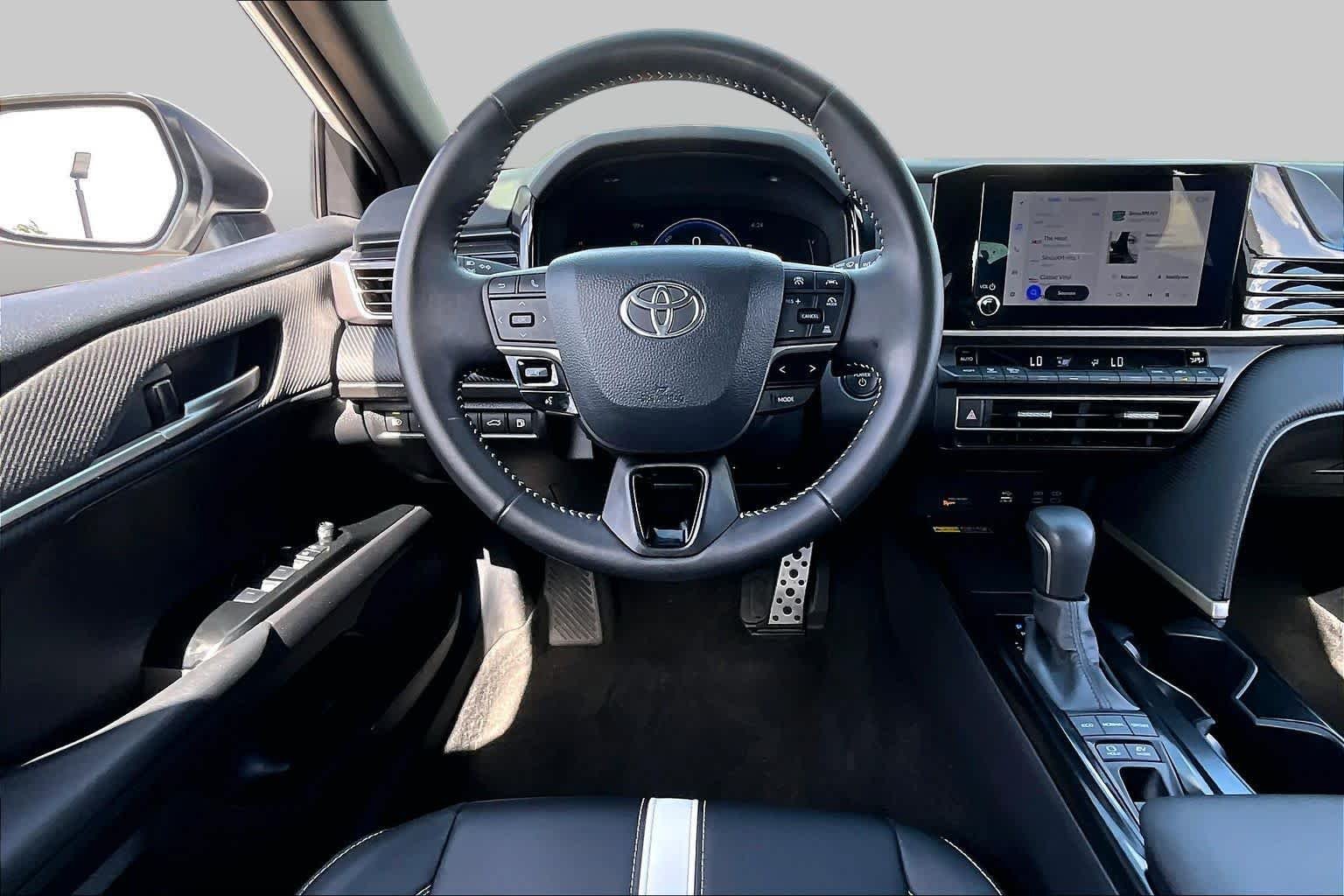 Used 2026 Ice Cap Toyota SE image 6