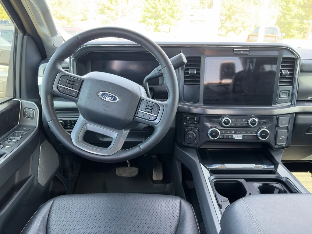 Used 2025 Oxford White Ford LARIAT image 19