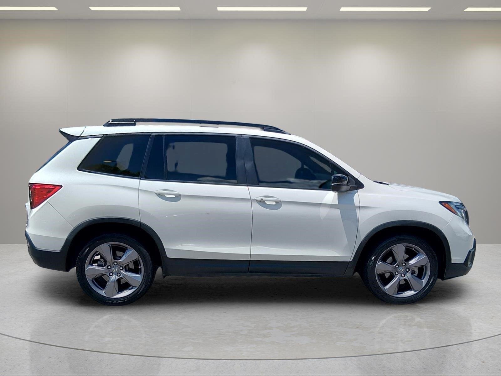 Used 2019 White Diamond Pearl Honda Touring image 6
