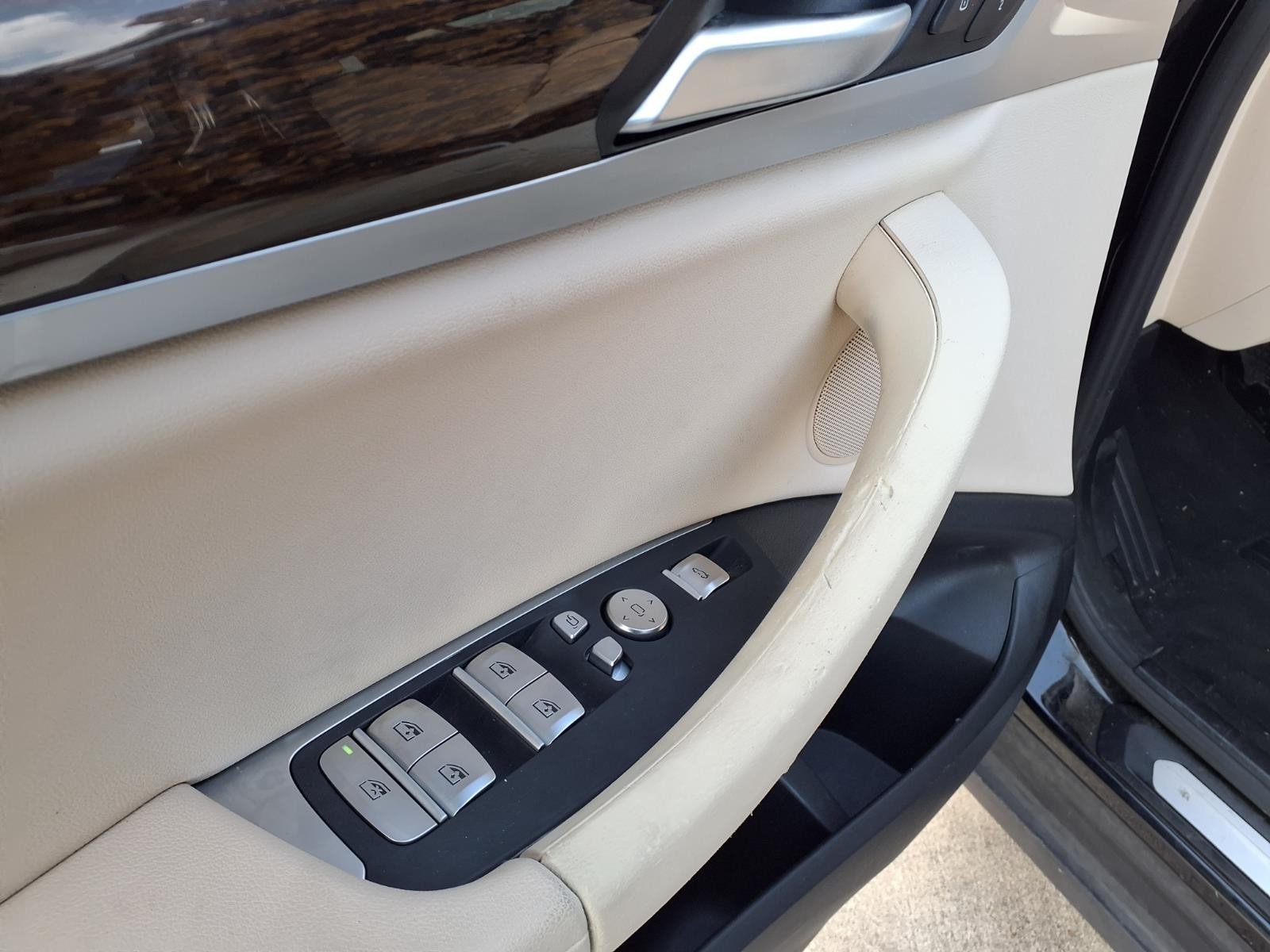 Used 2021 Jet Black BMW sDrive30i image 17