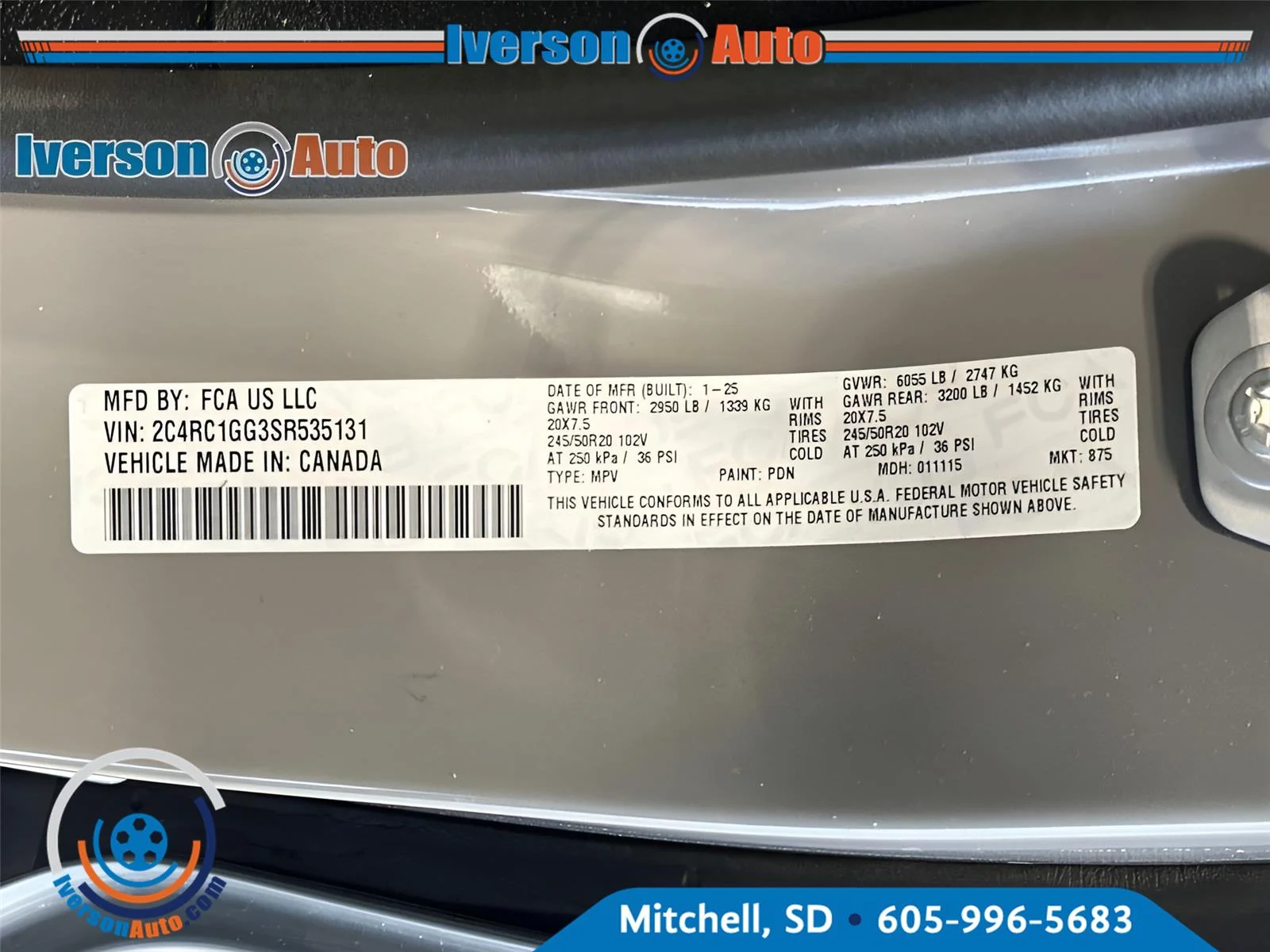 Used 2025 Ceramic Gray Clearcoat Chrysler Limited image 13