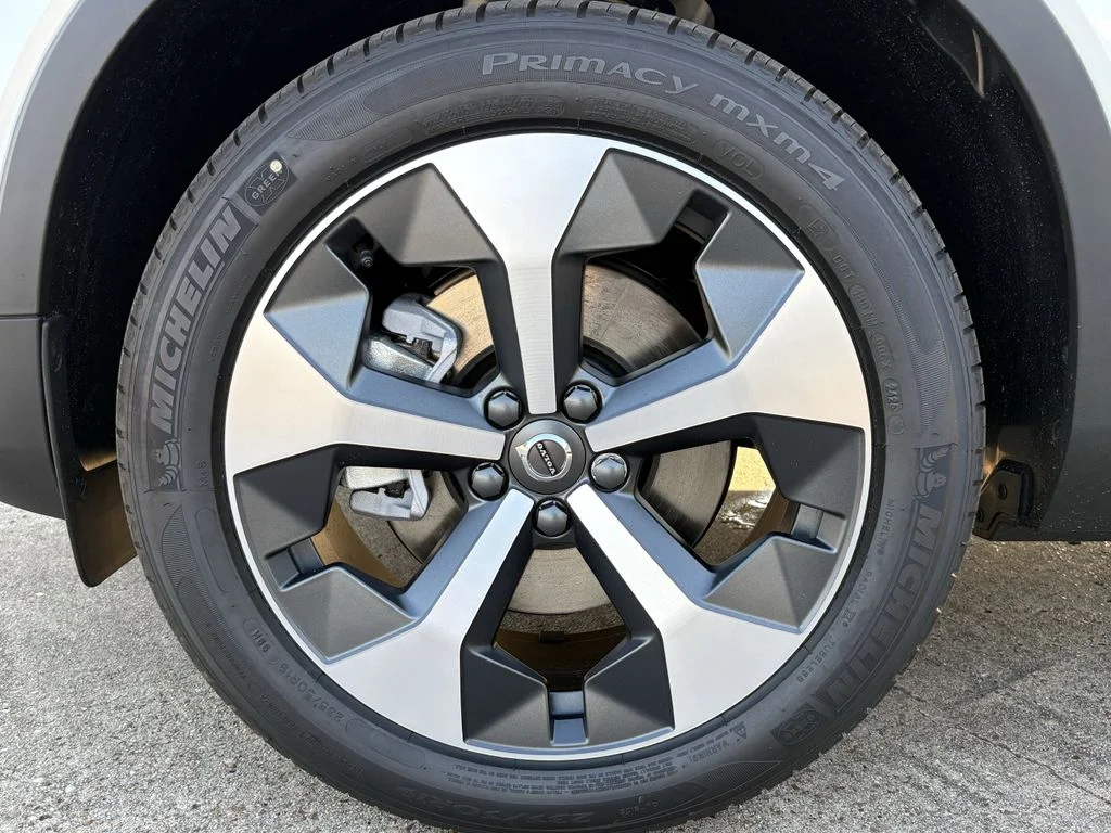 New 2026 Crystal White Volvo Plus image 9