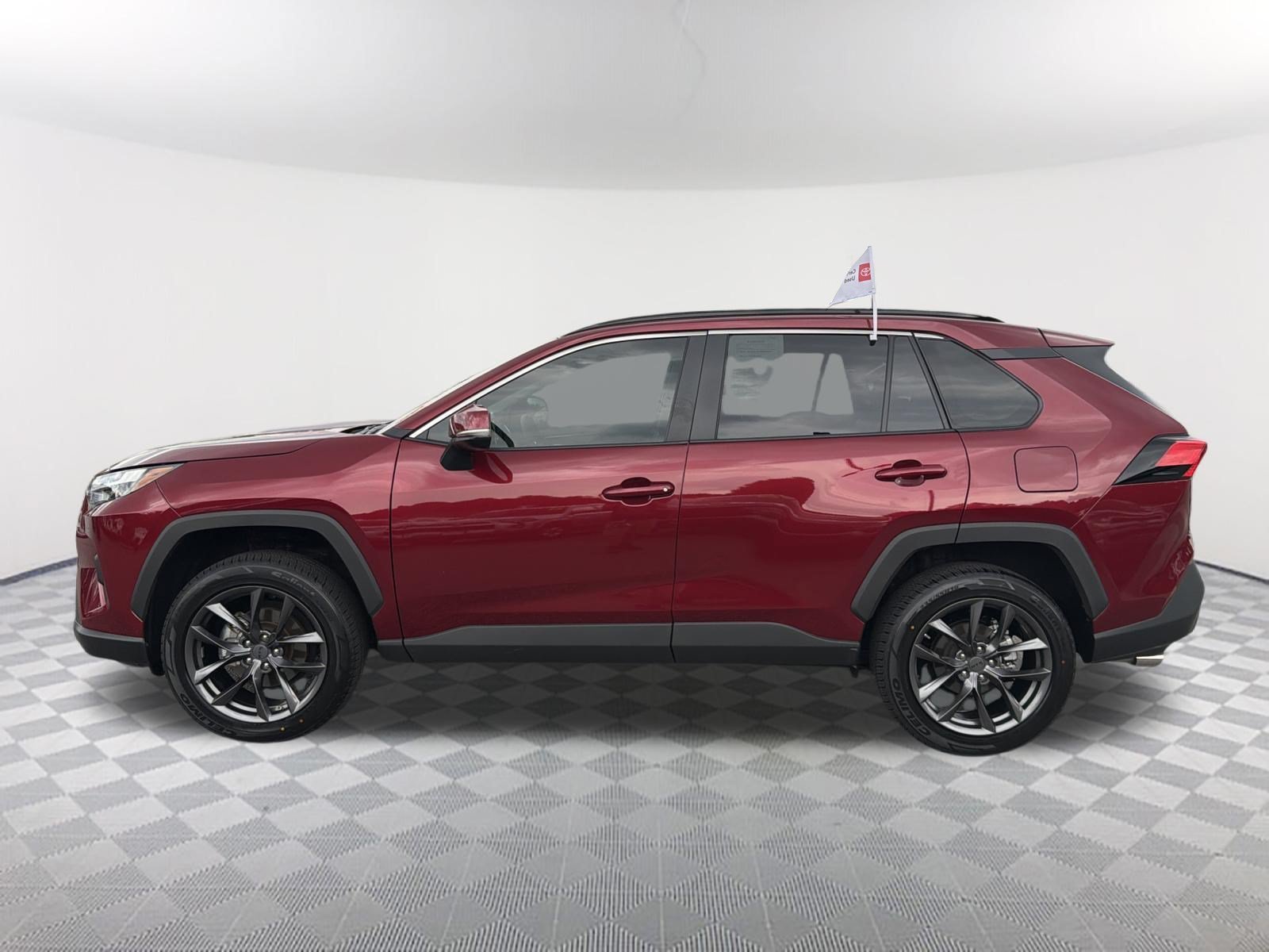 Used 2025 Ruby Flare Pearl Toyota XLE Premium image 13