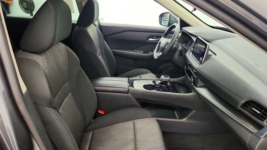 Used 2025 Gun Metallic Nissan FWD SV image 22