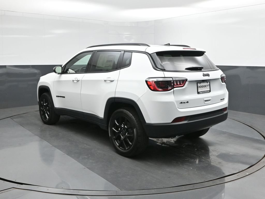 New 2026 Bright White Clear-Coat Exterior Paint Jeep Latitude image 5