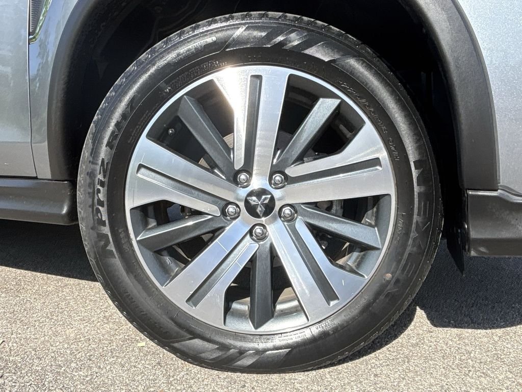 Used 2024 Mercury Gray Metallic Mitsubishi 2.0 SE image 19