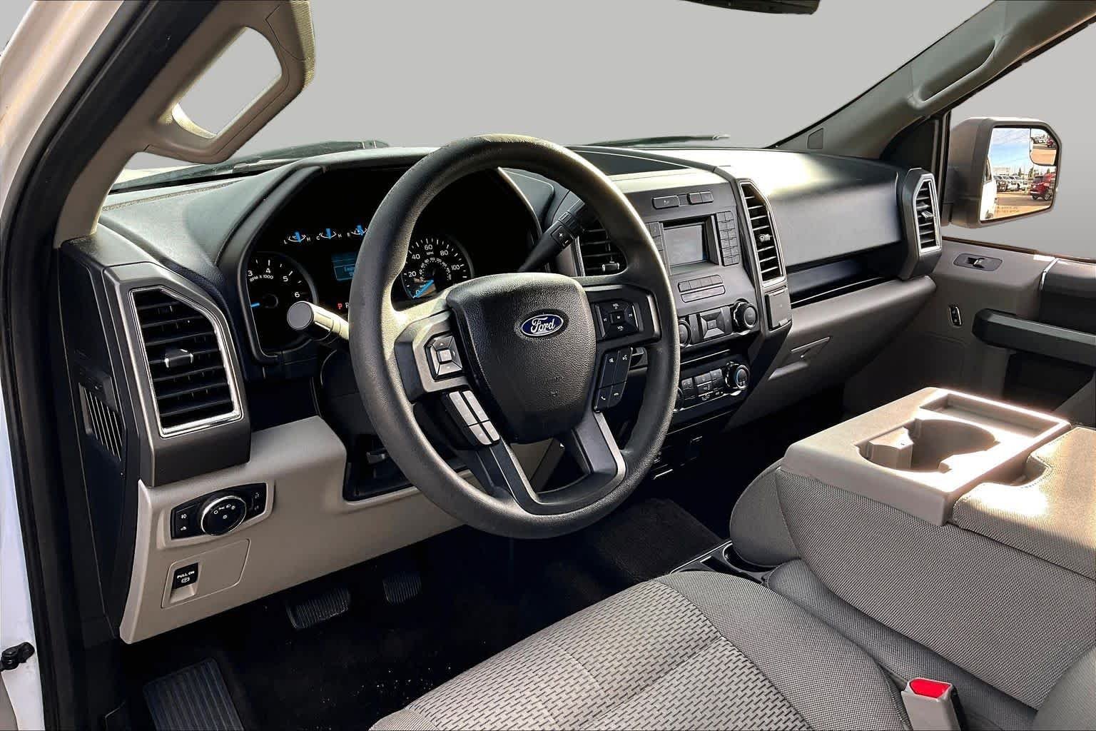 Used 2016 Oxford White Ford XLT image 18
