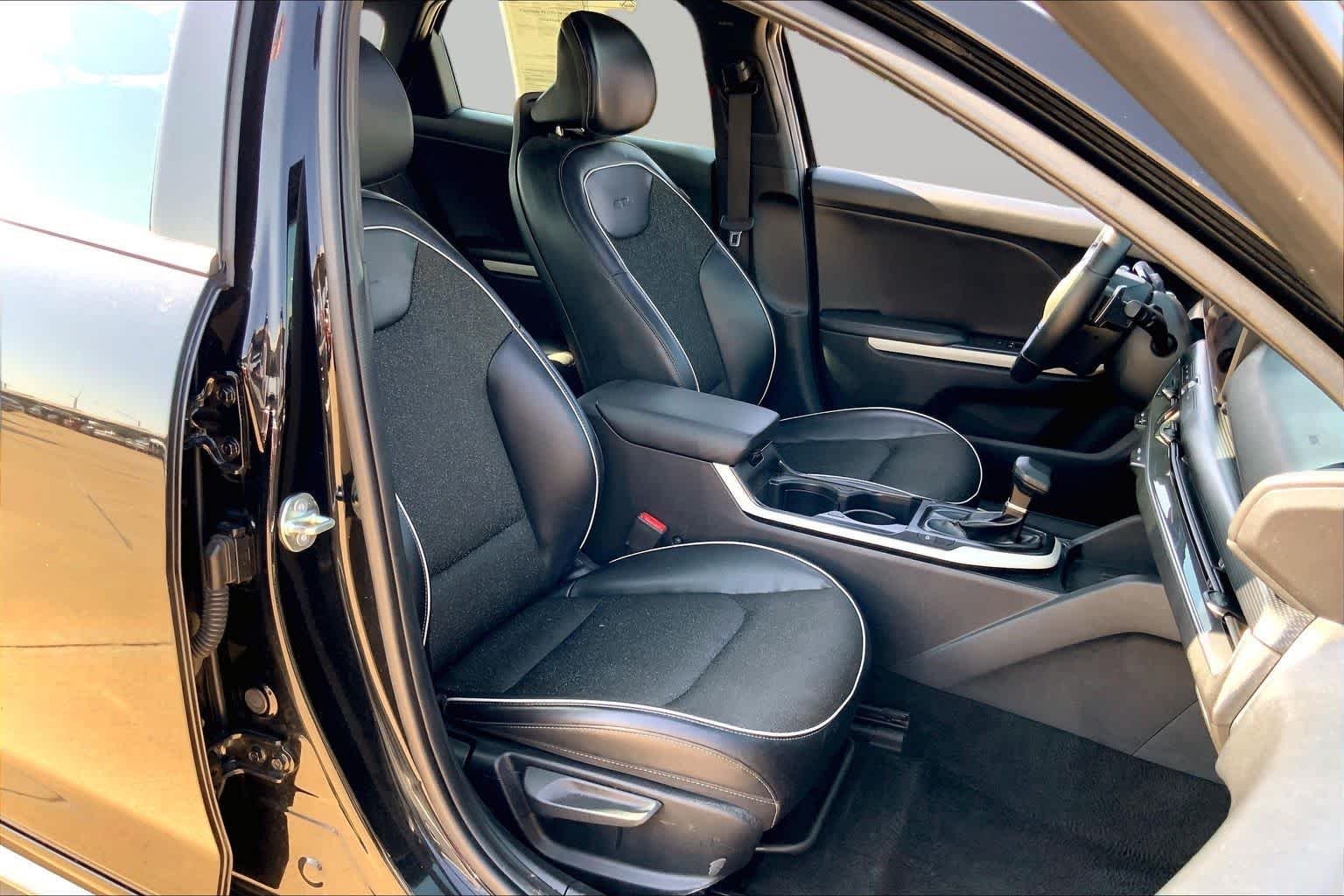 Used 2025 Aurora Black Pearl Kia GT-Line image 9