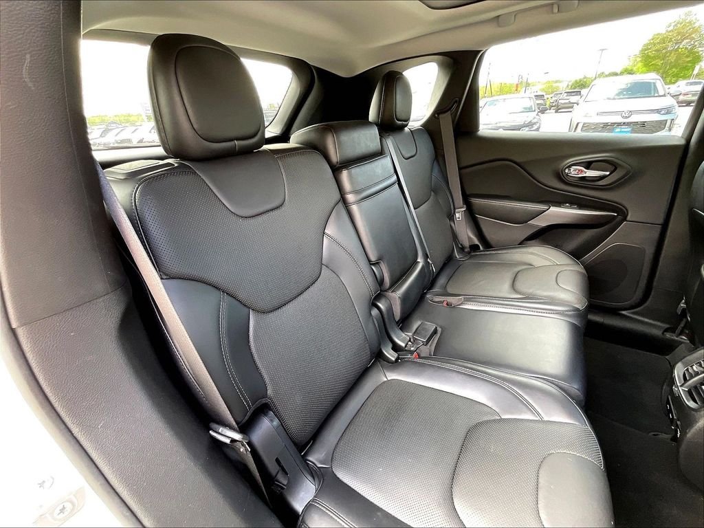Used 2019 Bright White Clearcoat Jeep Limited image 15