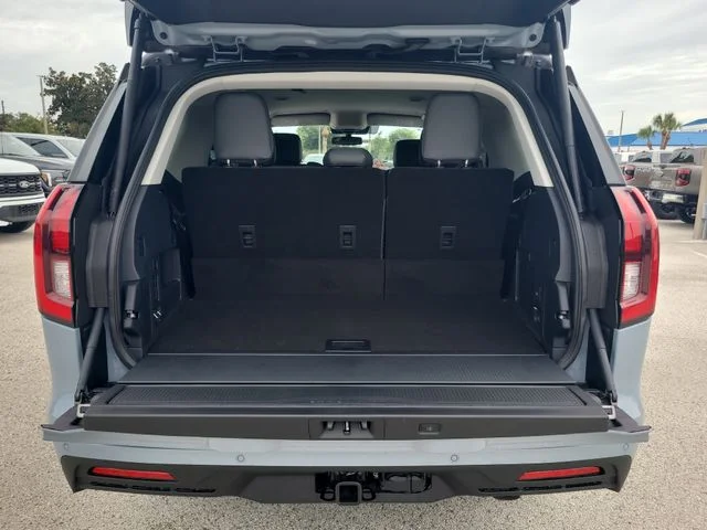 New 2027 Gray Metallic Ford Active image 9