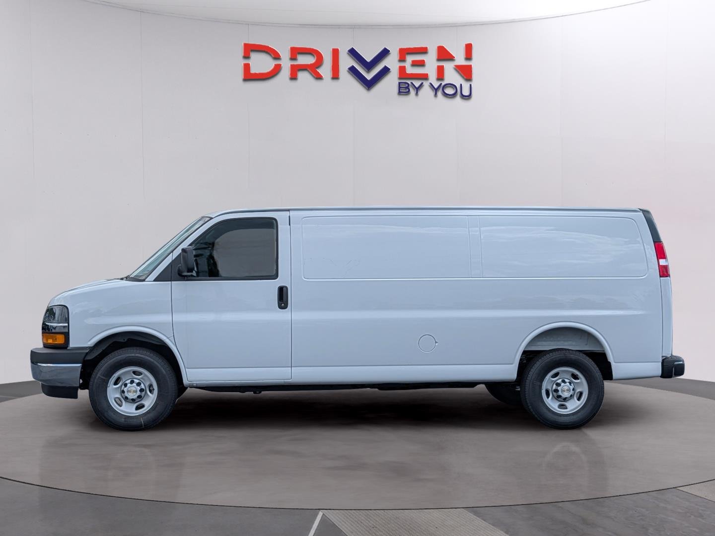 New 2026 Summit White Chevrolet WT image 2