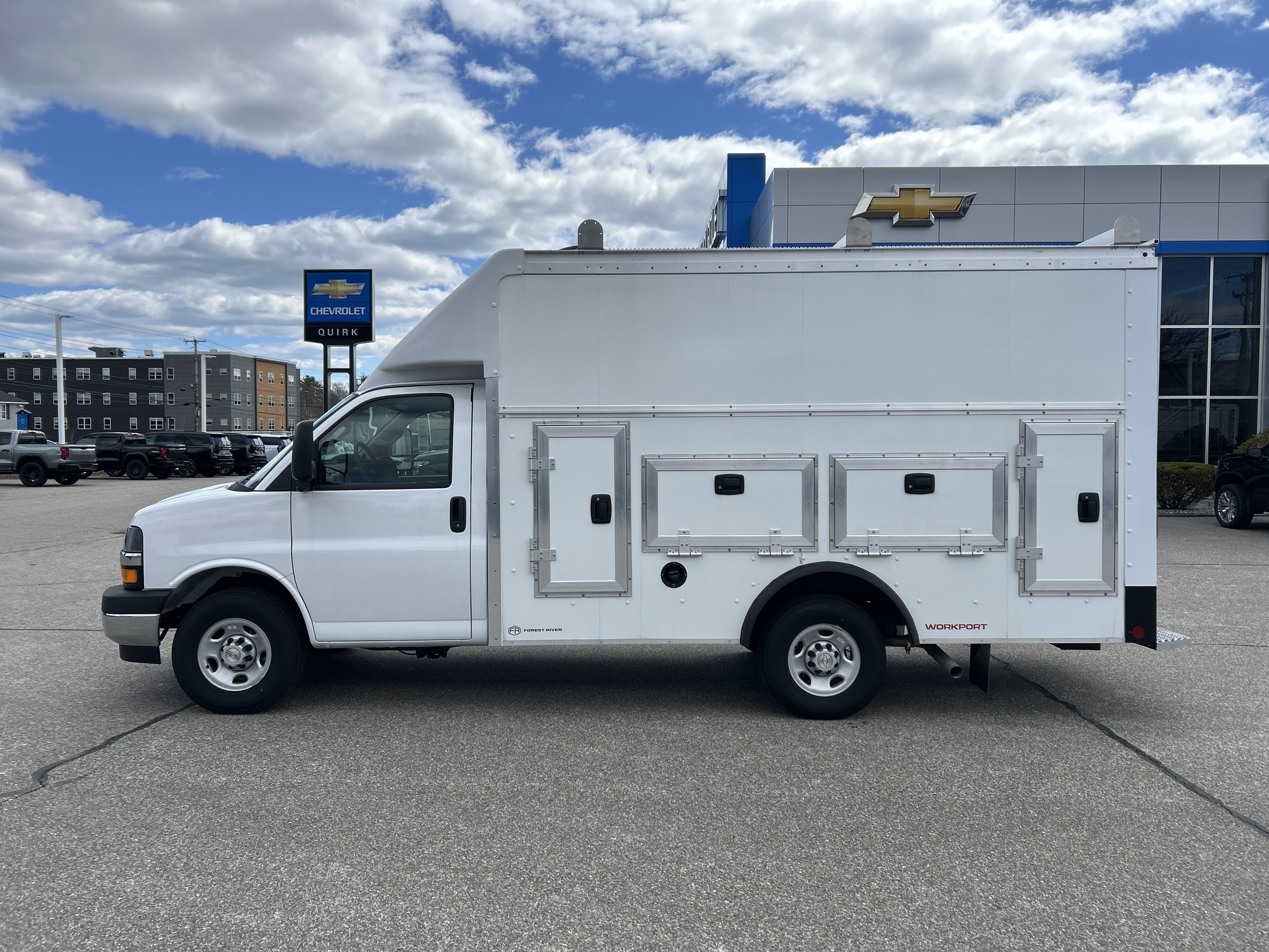 New 2026 Summit White Chevrolet 1WT image 6