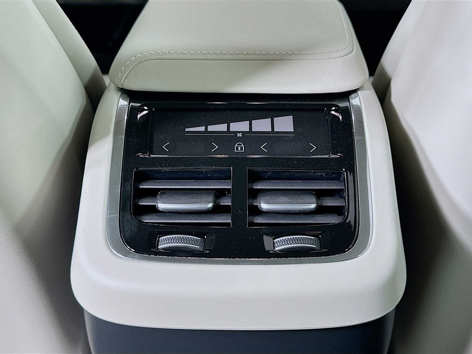 New 2026 Crystal White Volvo Ultra image 23