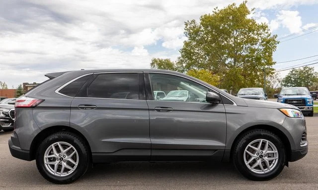 Used 2023 Gray Ford SEL image 5