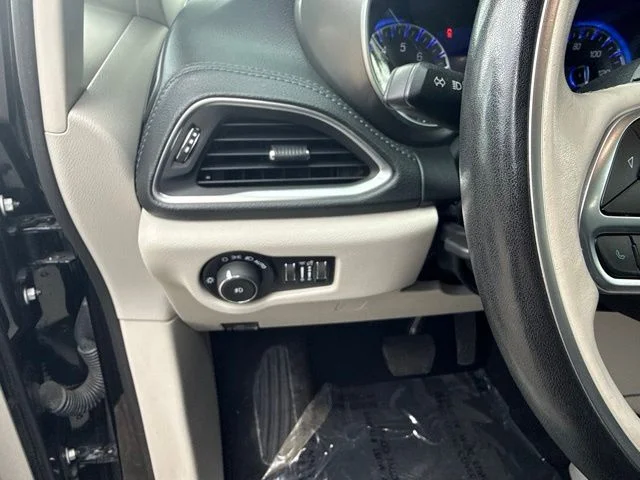 Used 2019 Black Chrysler Limited image 30