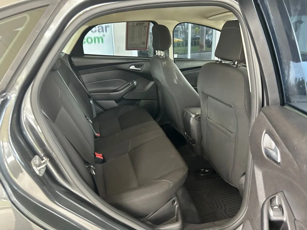 Used 2018 Gray Ford SE image 26