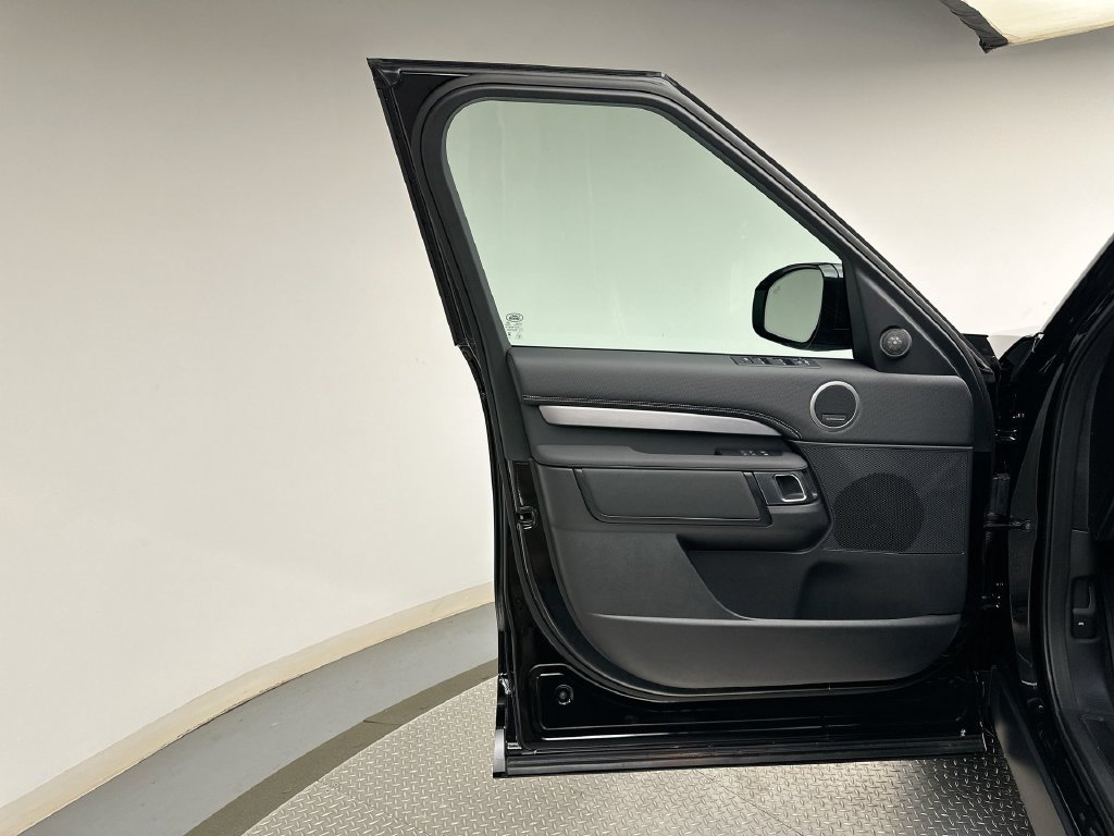 New 2026 Santorini Black Metallic Land Rover Gemini Edition image 9