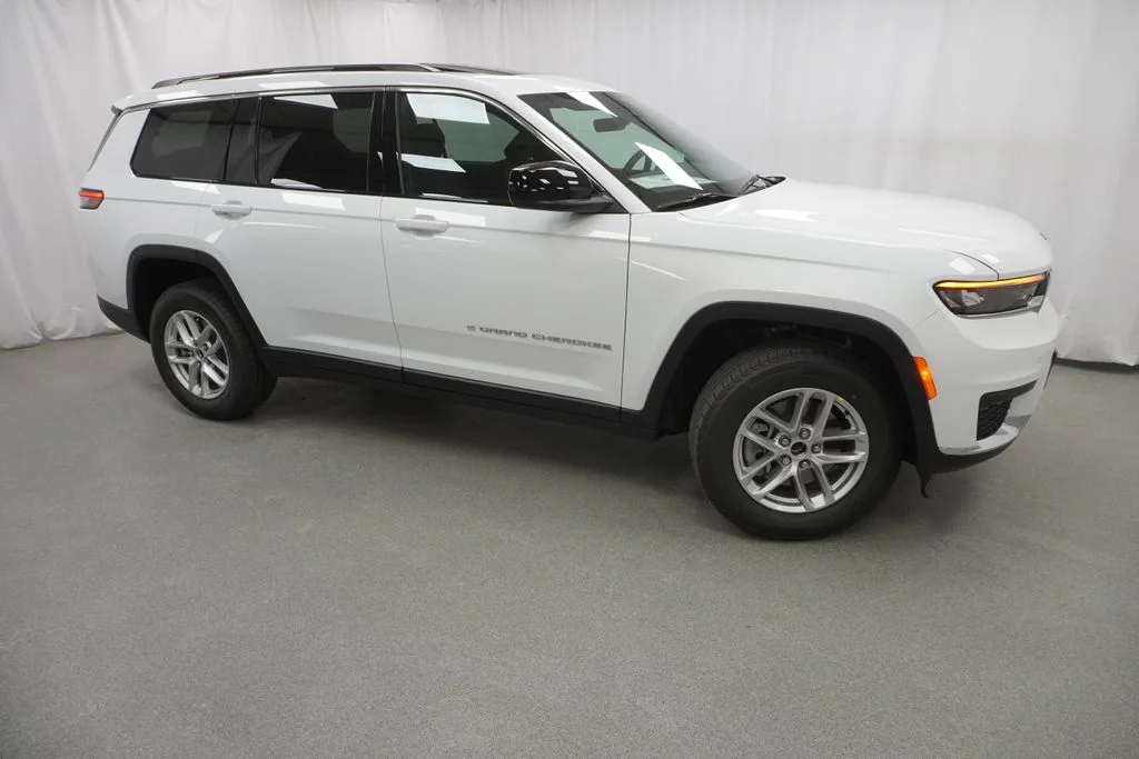 New 2026 Bright White Clear-Coat Exterior Paint Jeep Laredo image 9