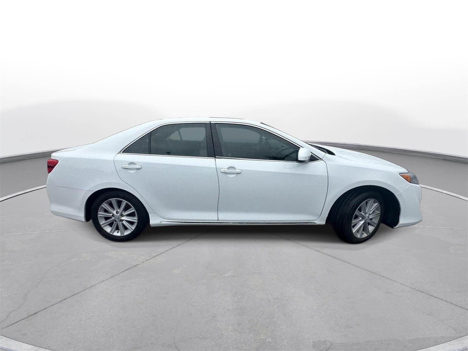 Used 2012 Super White Toyota XLE image 5