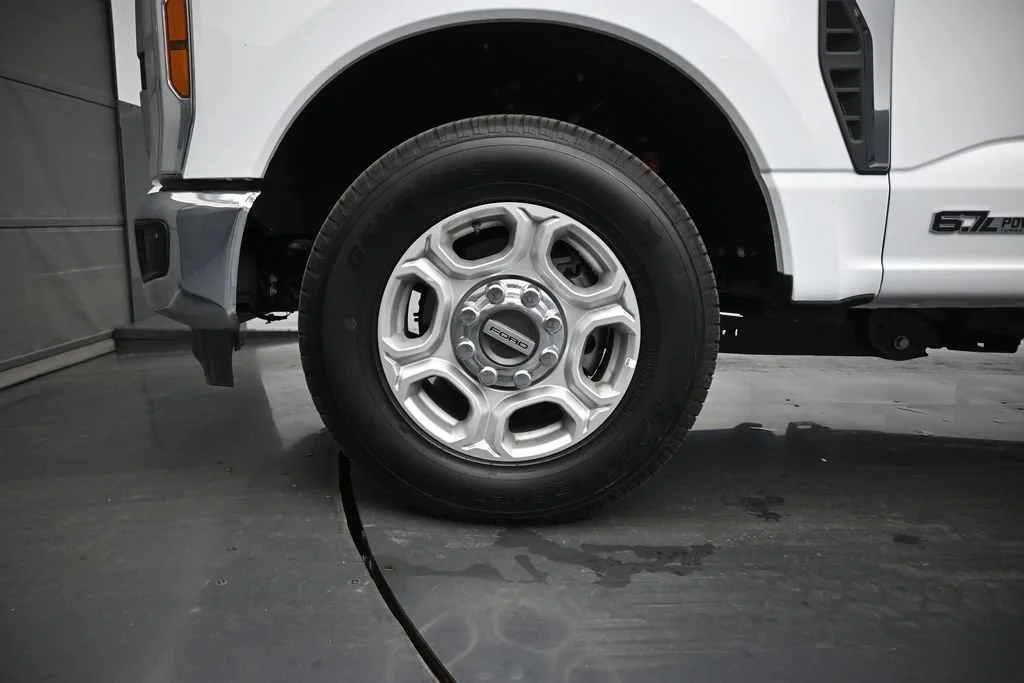New 2026 Oxford White Ford XLT image 22