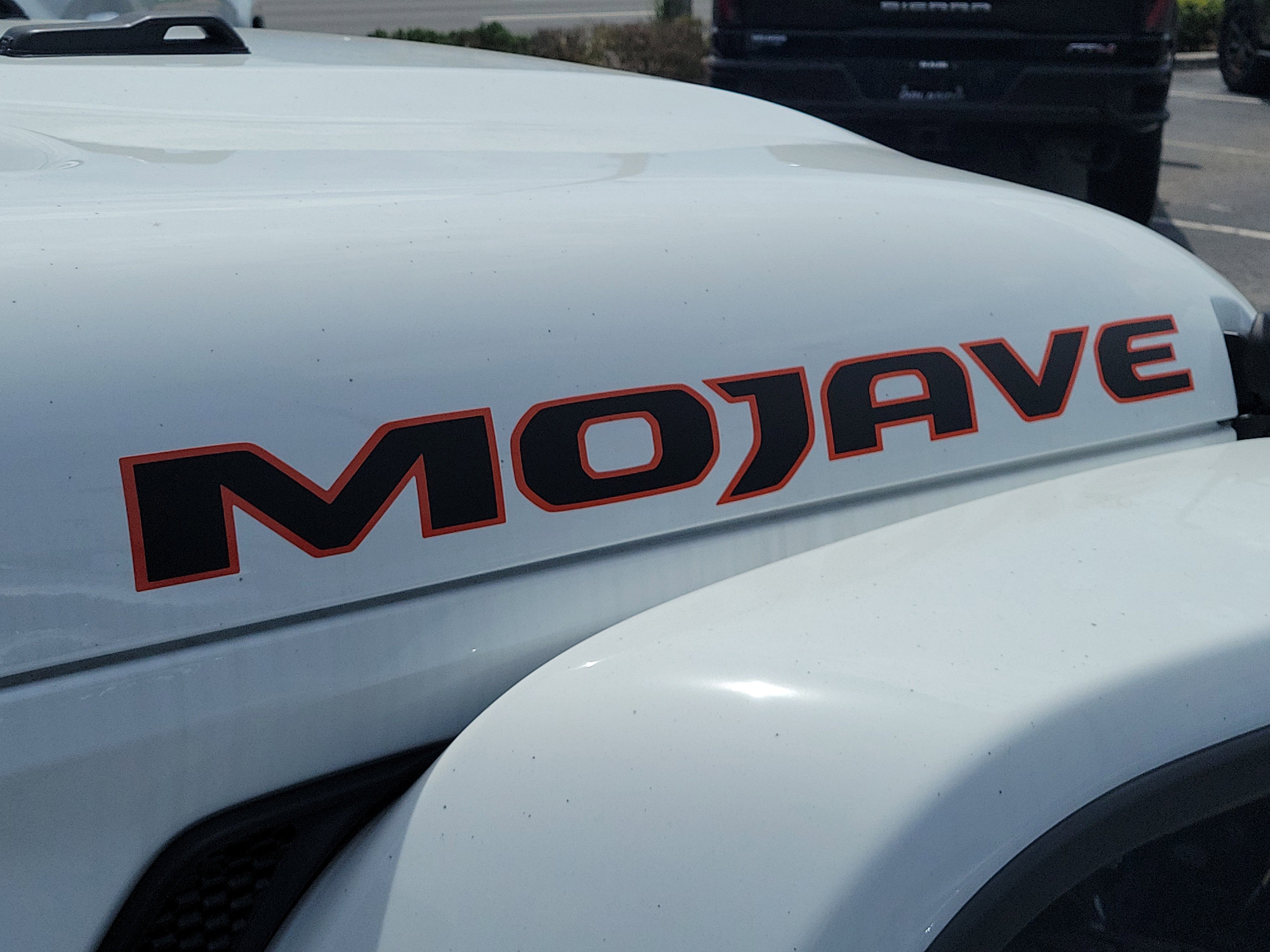 New 2026 Bright White Clear-Coat Exterior Paint Jeep Mojave X image 7