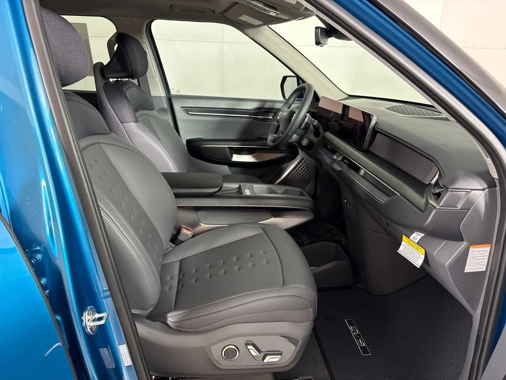 New 2026 Ocean Blue Kia Wind AWD image 17