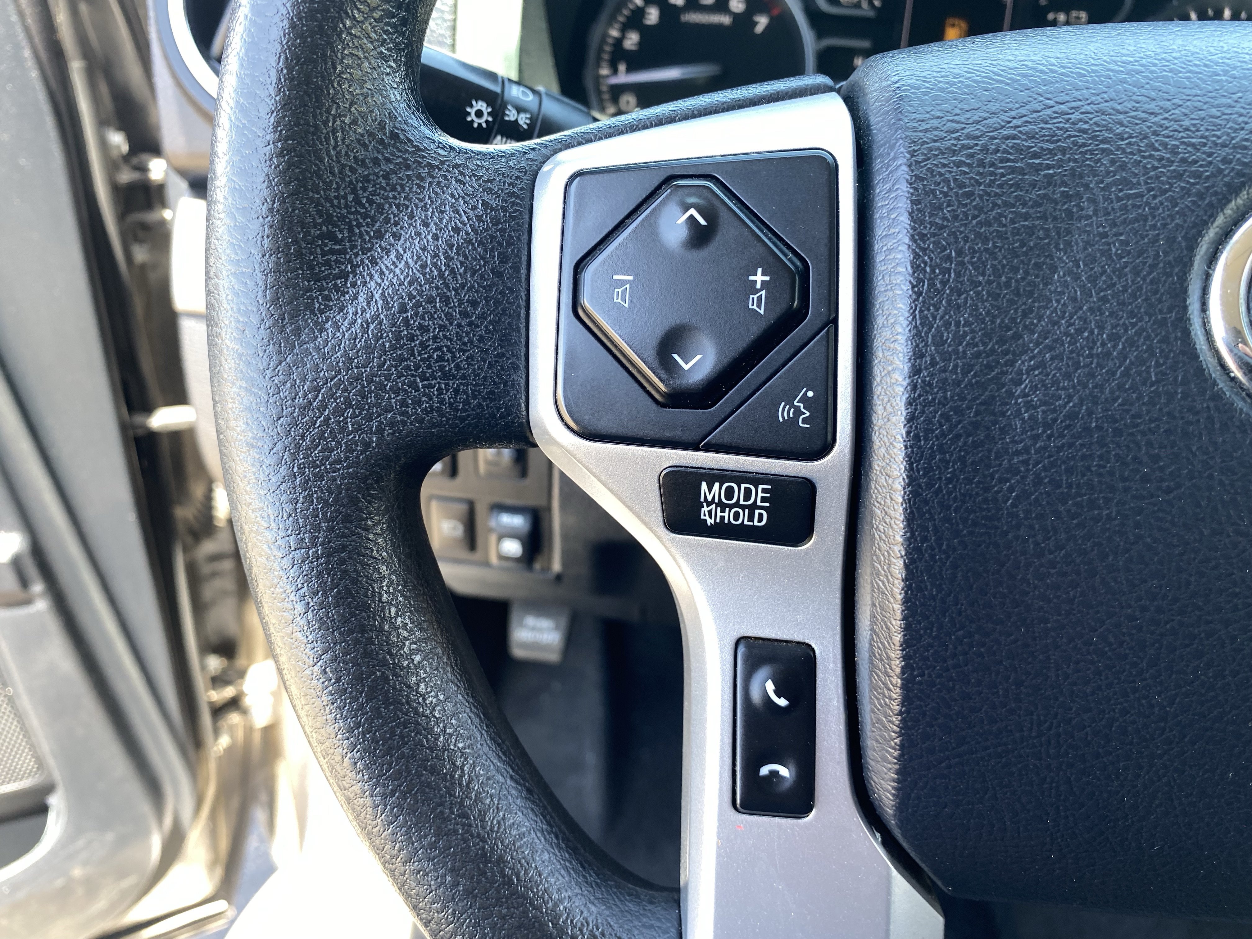 Used 2018 Magnetic Gray Metallic Toyota SR5 image 27