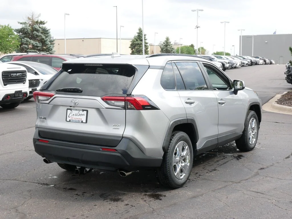 Used 2020 Silver Toyota XLE image 5