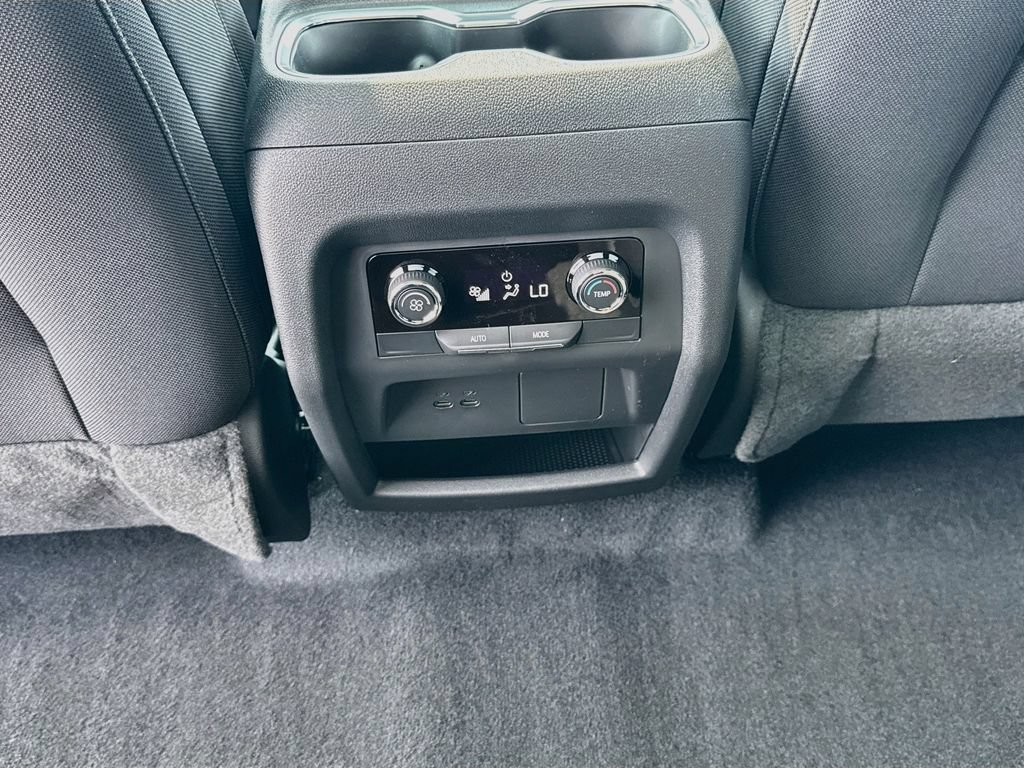 New 2027 Polar White Tricoat Chevrolet LT image 27