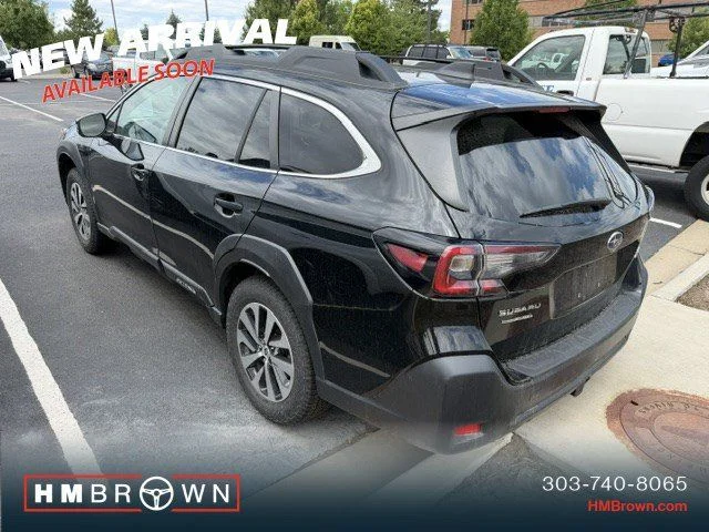 Used 2024 Crystal Black Silica Subaru Premium image 4