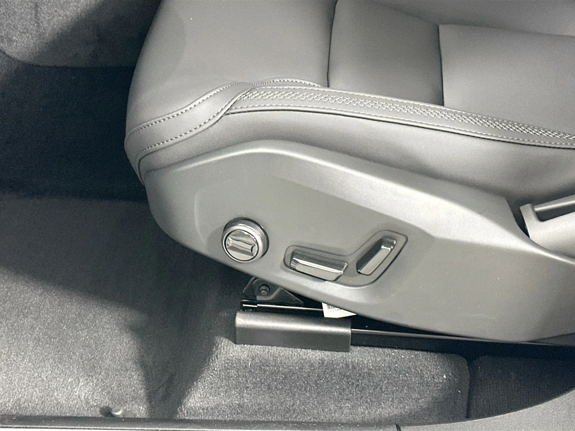 2026 Volvo XC60 Plus - Photo 19