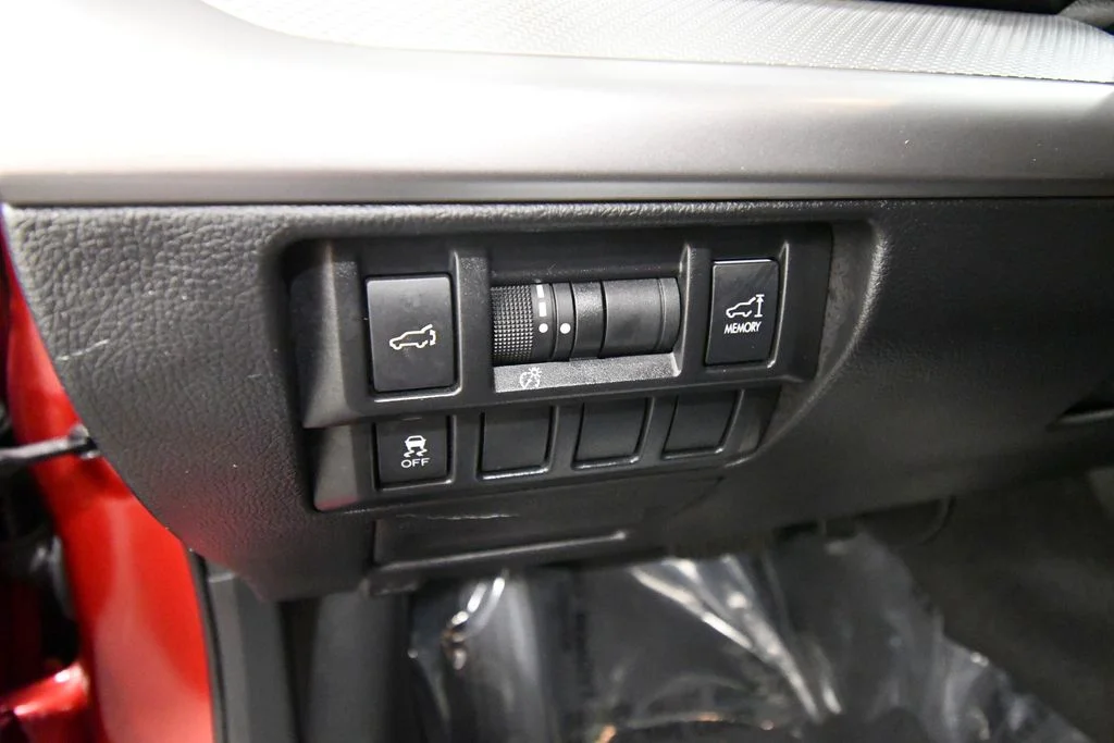 Used 2015 Red Subaru 2.5i Premium image 16