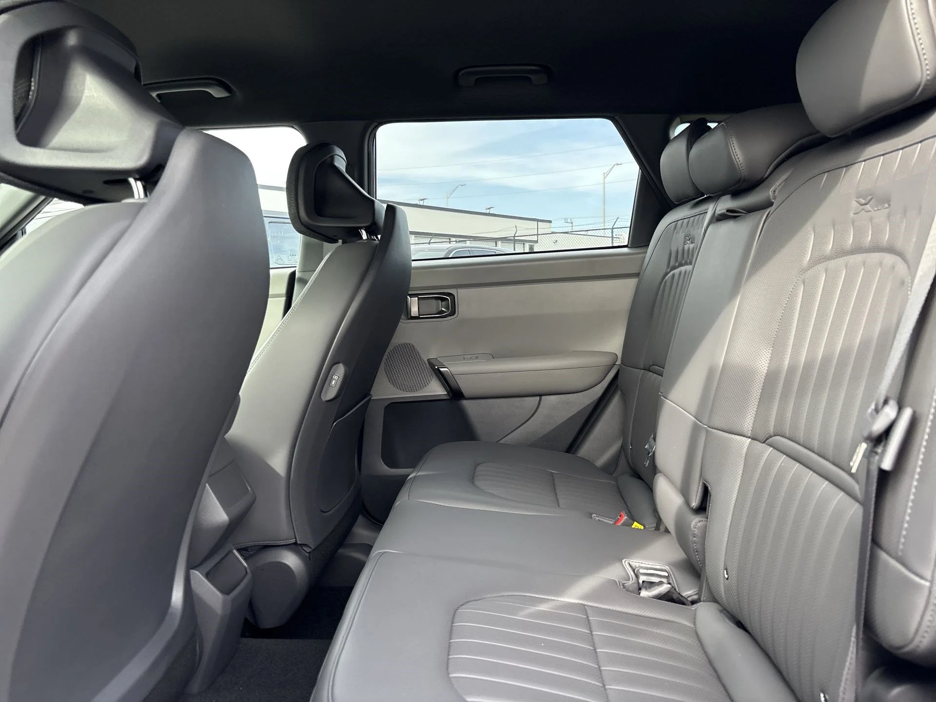 New 2027 Terrain Brown Kia X-Line S image 22