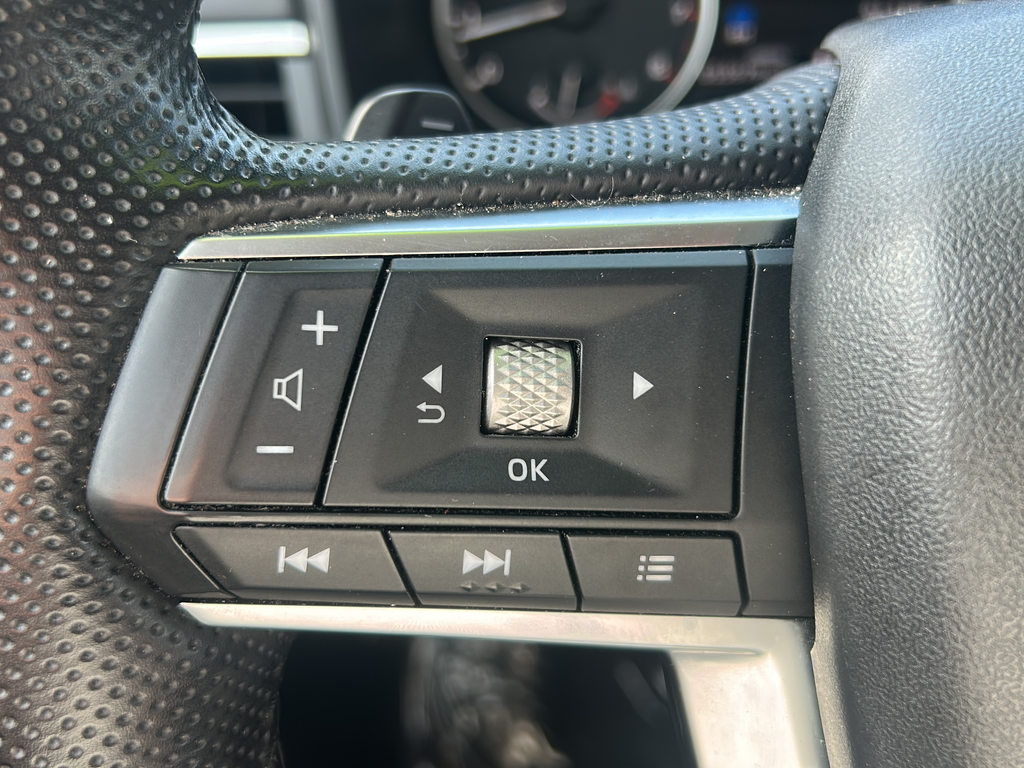 Used 2024 Silver Mitsubishi SE image 16