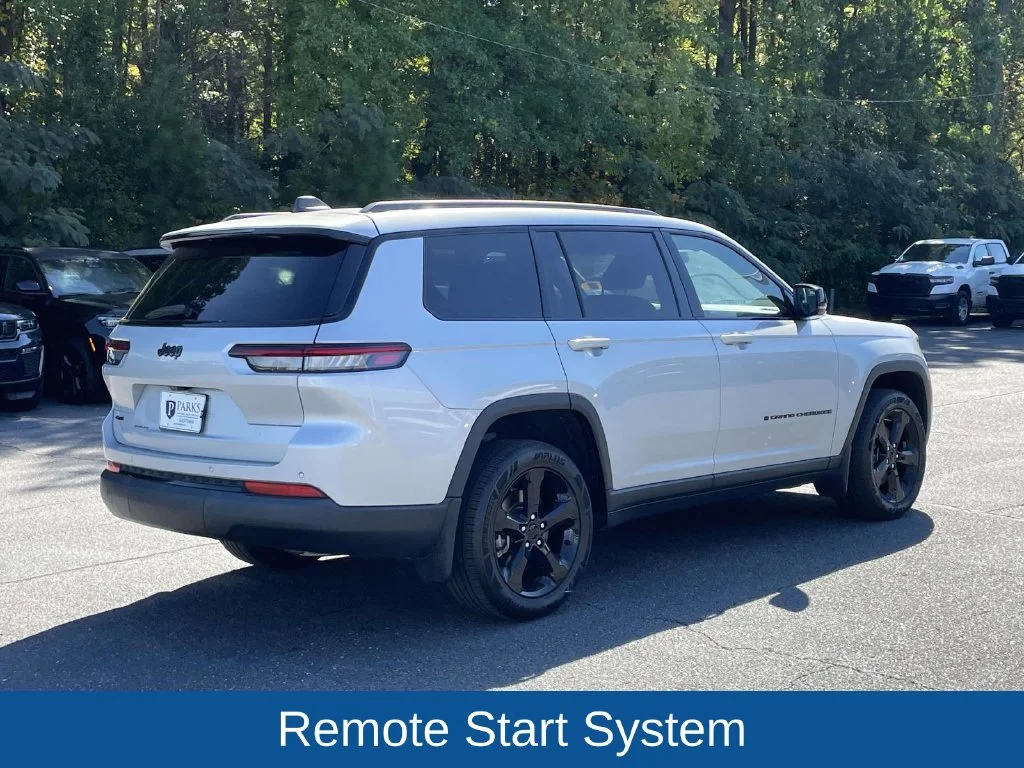 Used 2024 Silver Jeep Altitude X image 9