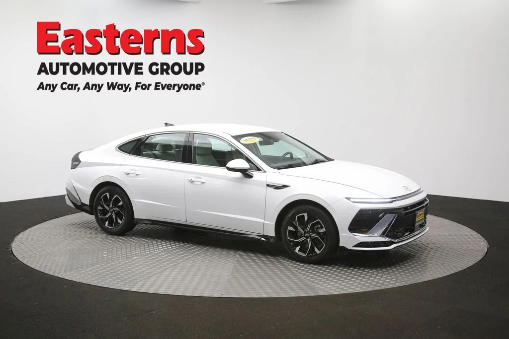 Used 2024 White Hyundai SEL image 47