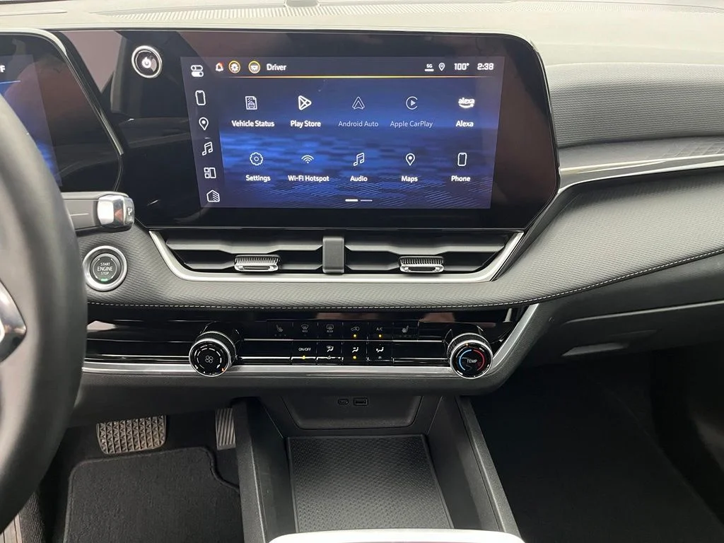 Used 2025 Green Chevrolet LT image 27