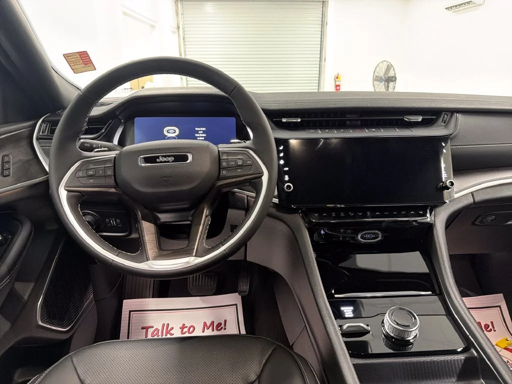 New 2027 Gray Jeep Limited image 17