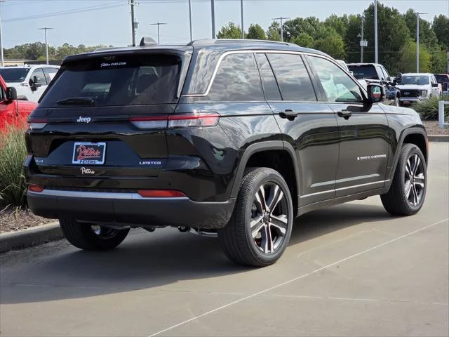 New 2027 High-Gloss Black Paint Jeep Limited image 3