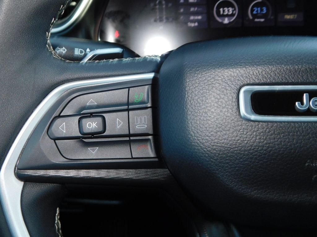 Used 2024 White Jeep Altitude image 30