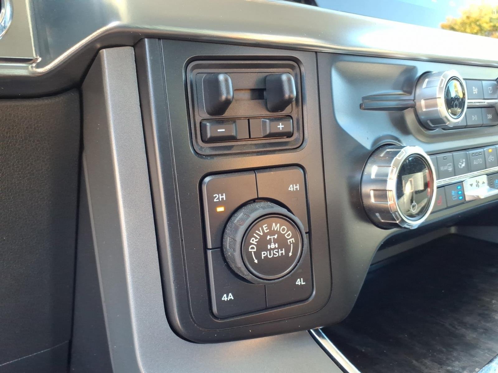 Used 2021 Star White Metallic Tri-Coat Ford LARIAT image 8