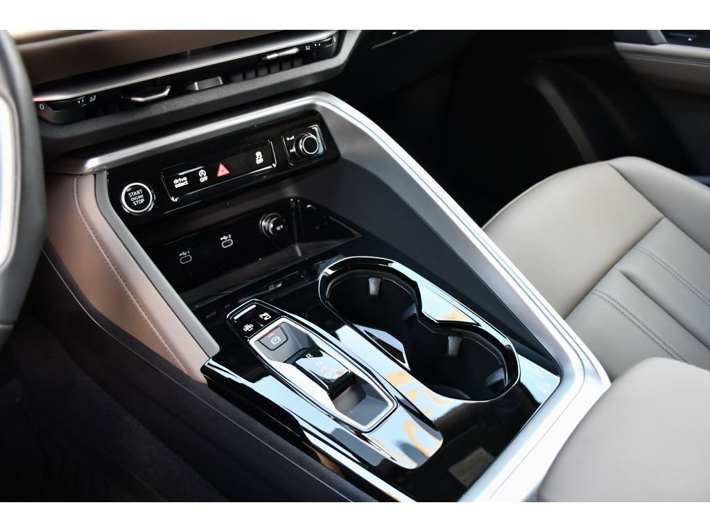 Used 2025 Arkona White Audi Premium image 36