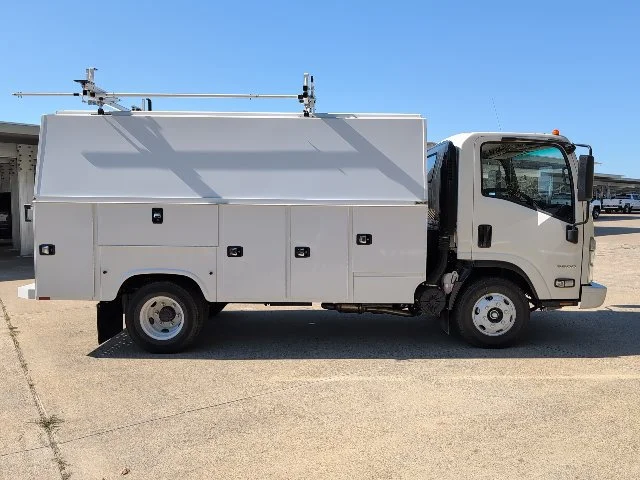 New 2025 Arc White Chevrolet 1WT image 17