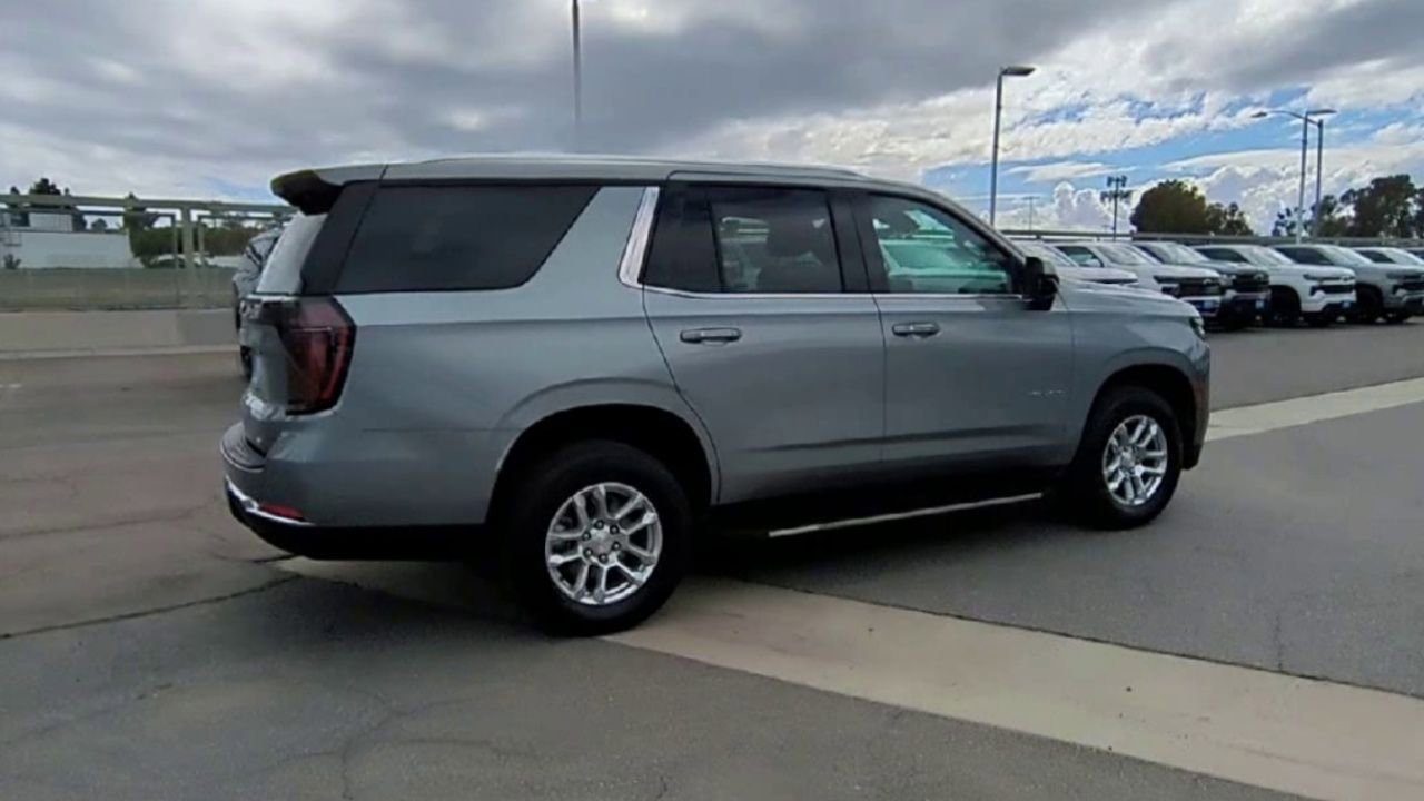 2025 Chevrolet Tahoe LT - Photo 8