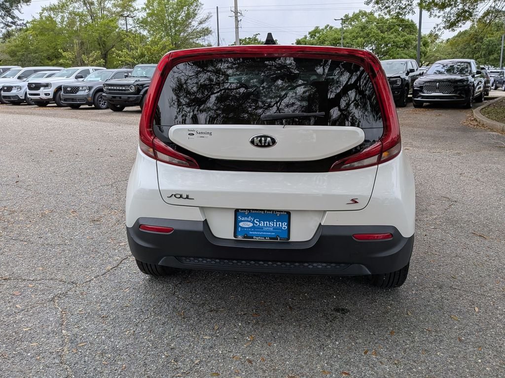 Used 2020 White Kia S image 4