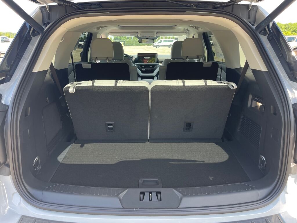 New 2026 Space White Metallic Ford Platinum image 20