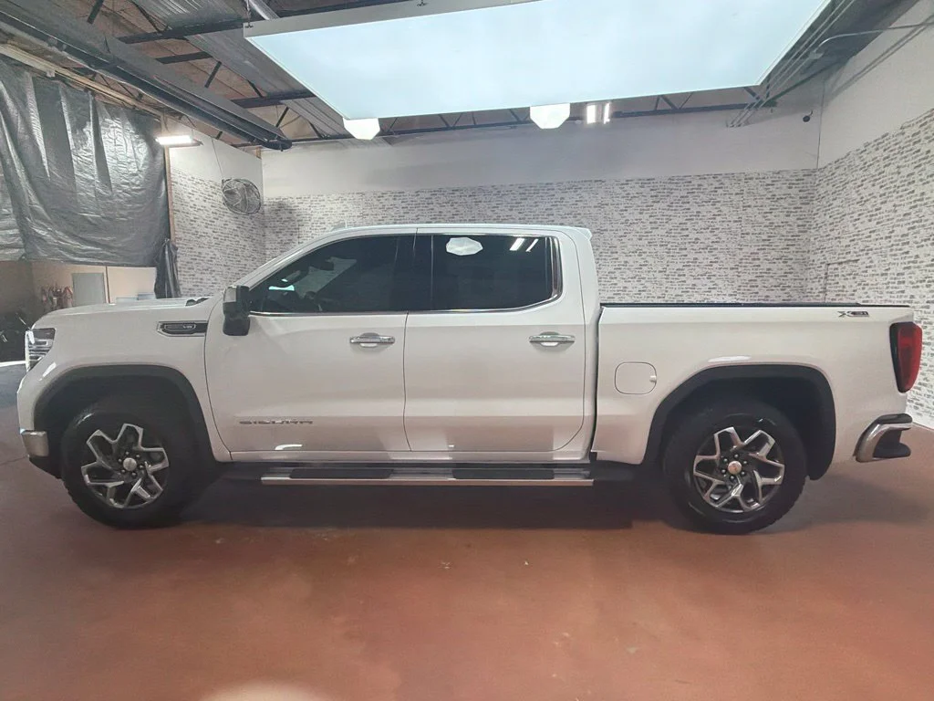 Used 2025 White Frost Tricoat GMC SLT image 4