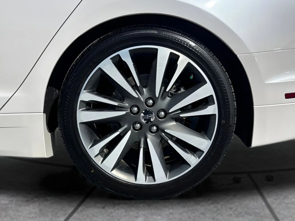 Used 2019 White Lincoln Reserve image 32