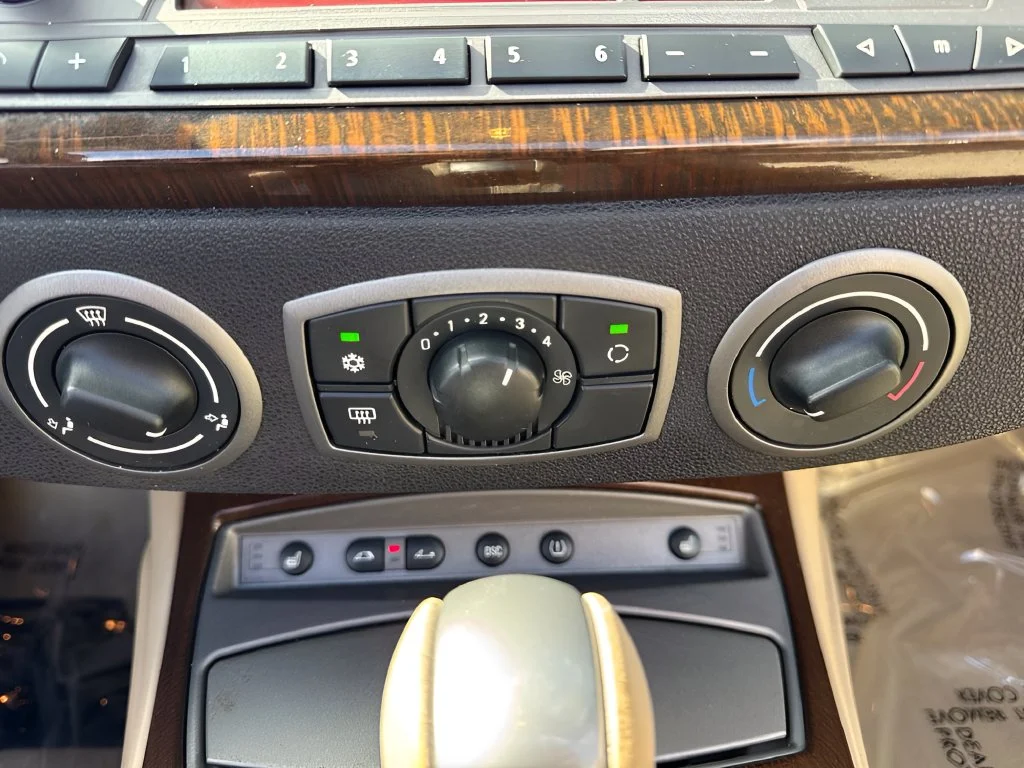 Used 2004  BMW 3.0i image 16